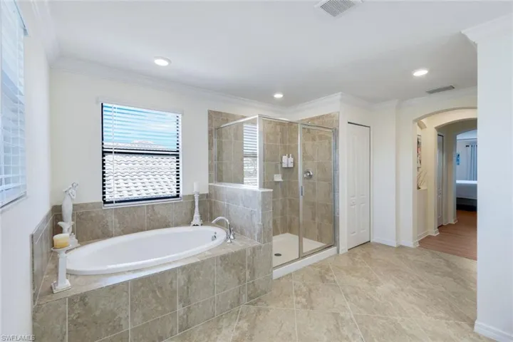 9250 Shadow Oak Ln, Naples, Florida 34120