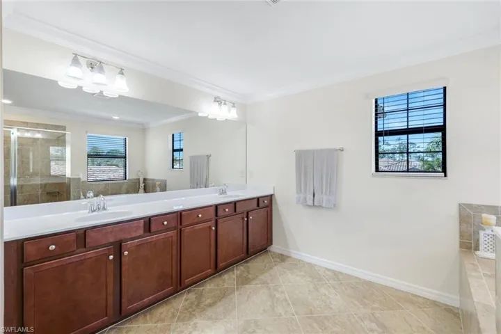 9250 Shadow Oak Ln, Naples, Florida 34120