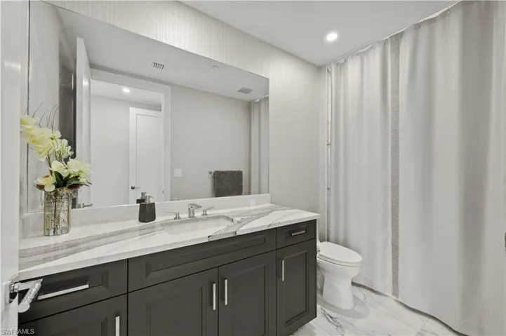 Ensuite bathroom.