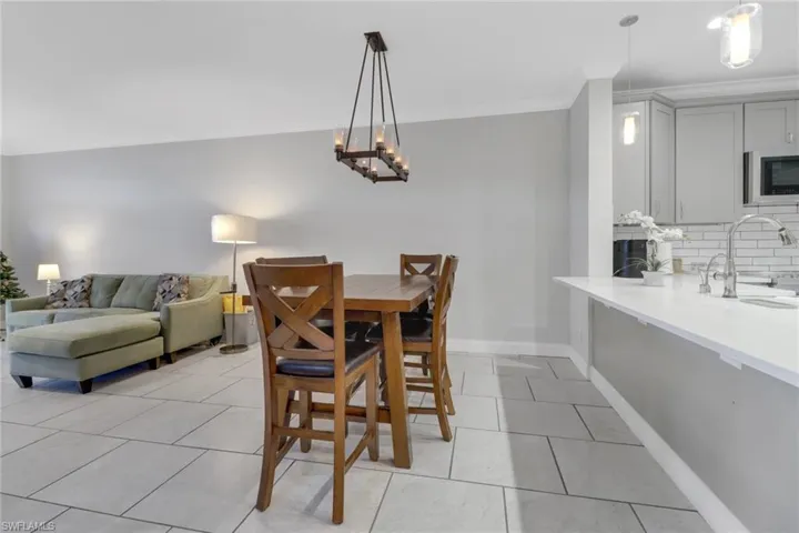 Bright & Open Concept Living/Dining Area