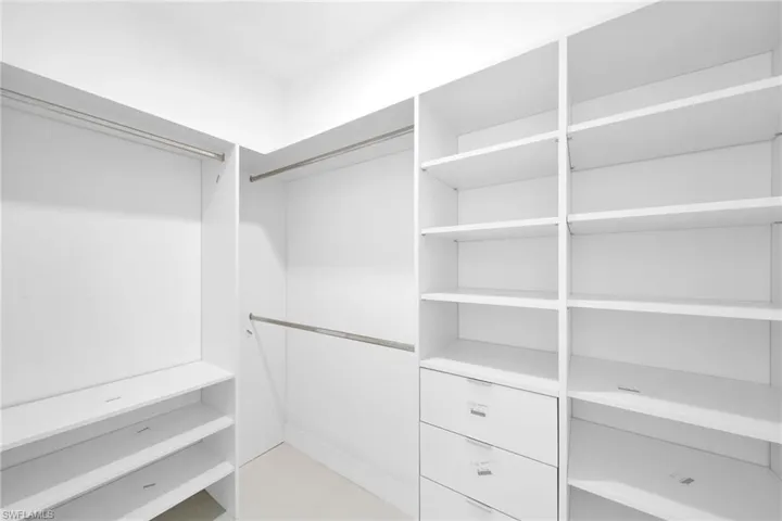 Walk in closet with tile patterned flooring