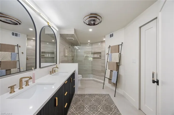 6151 Pelican Bay Blvd 27, Naples, Florida 34108