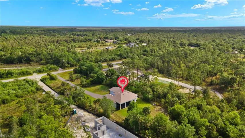 Bird's eye view featuring a view of trees