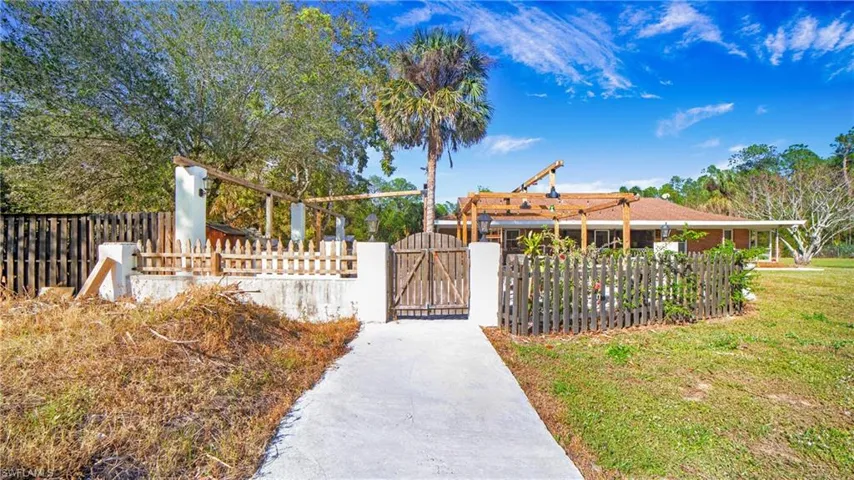 3700  Golden Gate W BLVD, Naples, FL 34120