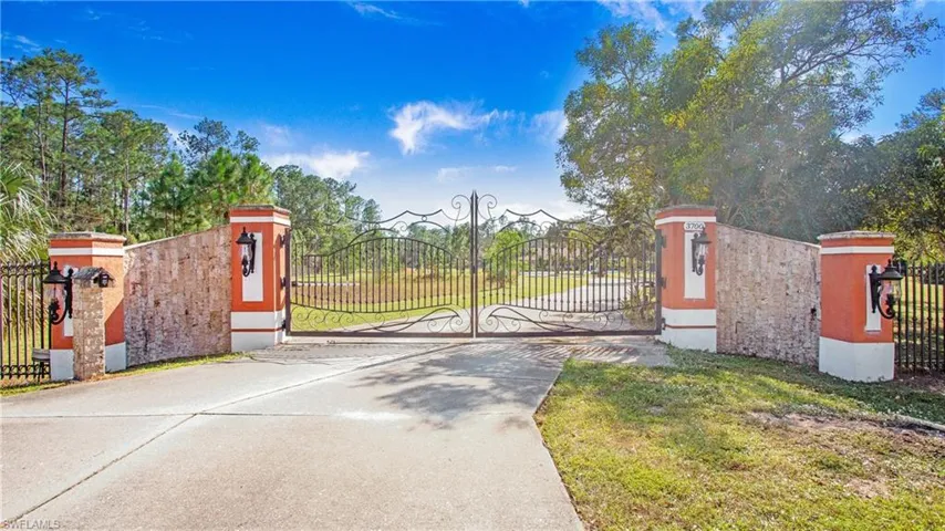 3700  Golden Gate W BLVD, Naples, FL 34120
