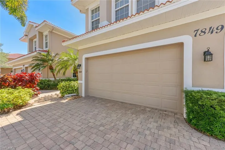 7849  Hawthorne  DR, Naples, FL 34113