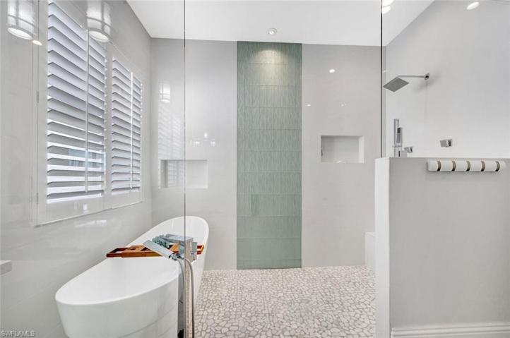 Spa Like Soaking Tub and Tile Shower