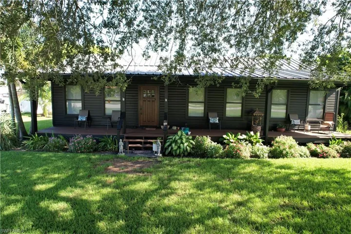 Front view of house featuring a lawn