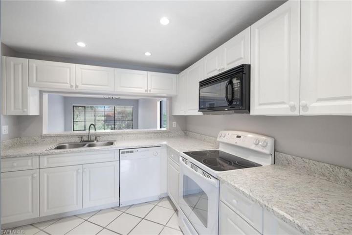1216  Commonwealth  CIR, Naples, FL 34116