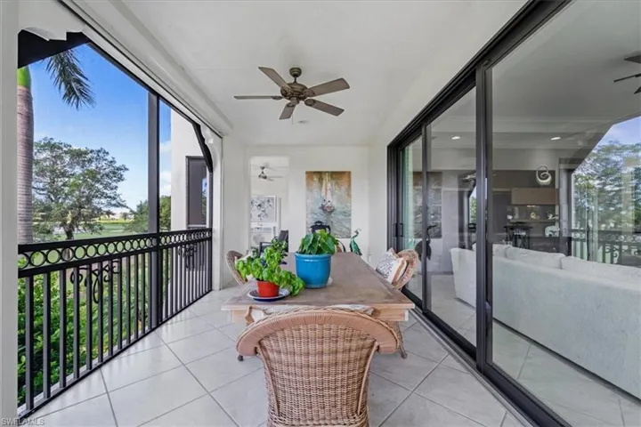Sunroom / solarium with ceiling fan