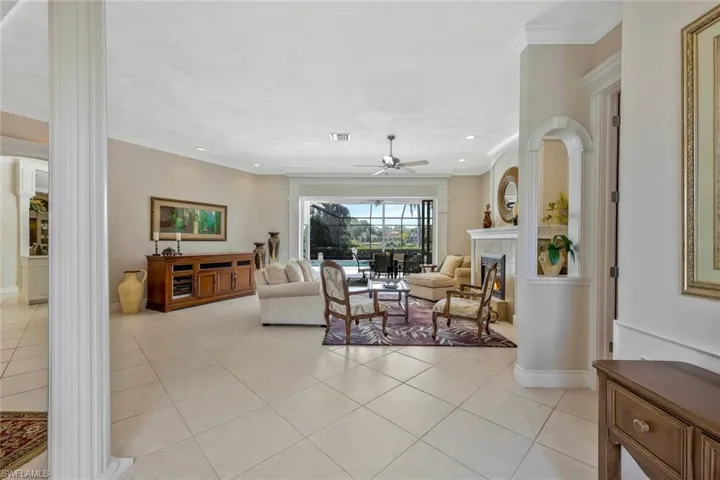 Open  up the sliding glass doors for indoor/outdoor living!