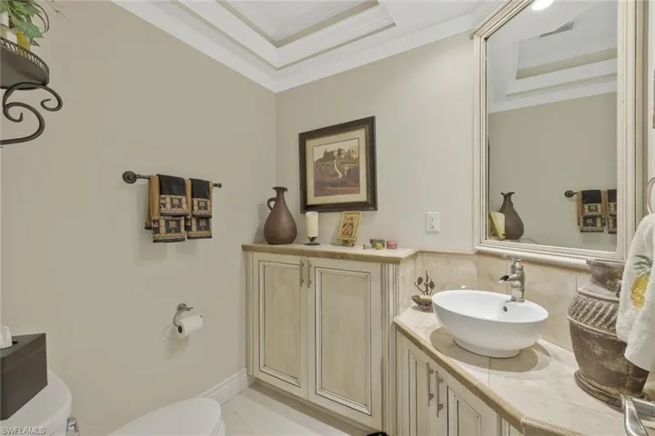 Guest bathroom.