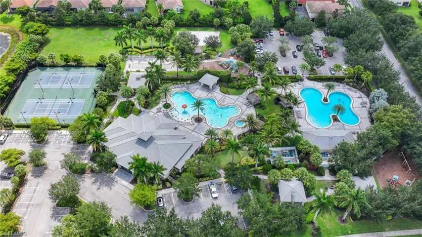2392 Fallglo St, Naples, Florida 34120