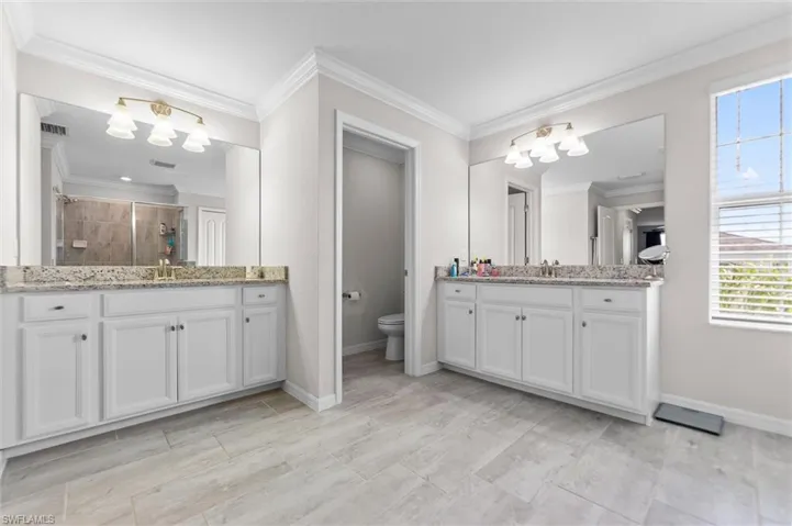2392 Fallglo St, Naples, Florida 34120
