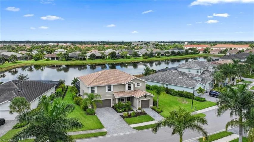 2392 Fallglo St, Naples, Florida 34120