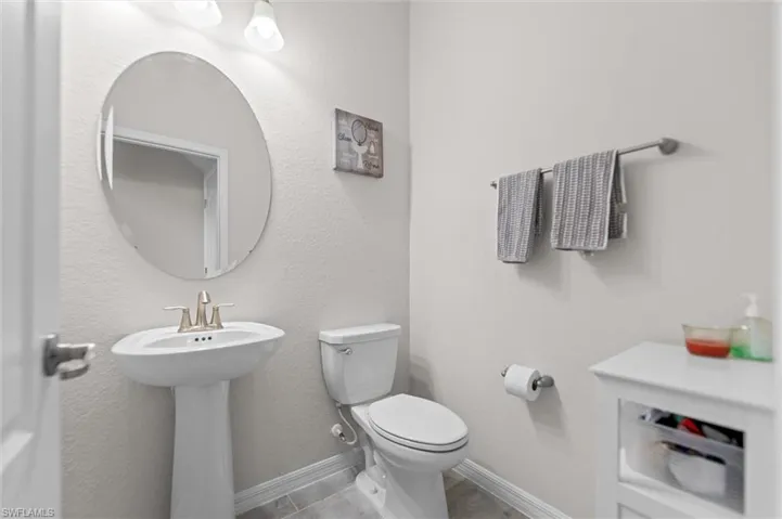 2392 Fallglo St, Naples, Florida 34120