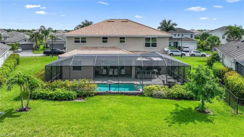 2392 Fallglo St, Naples, Florida 34120
