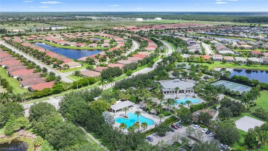 2392 Fallglo St, Naples, Florida 34120