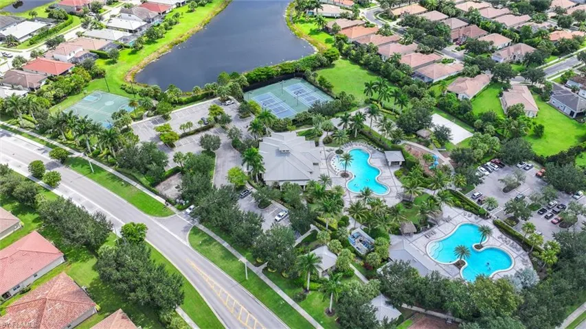 2392 Fallglo St, Naples, Florida 34120