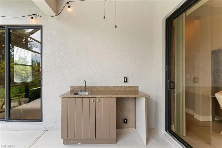 1406 Serrano Cir, Naples, Florida 34105