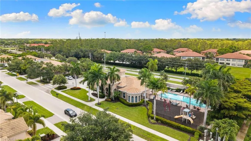 1406 Serrano Cir, Naples, Florida 34105
