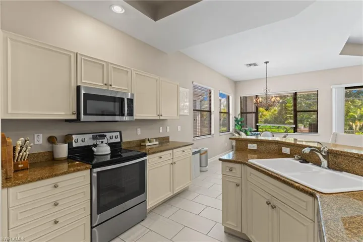 1406 Serrano Cir, Naples, Florida 34105