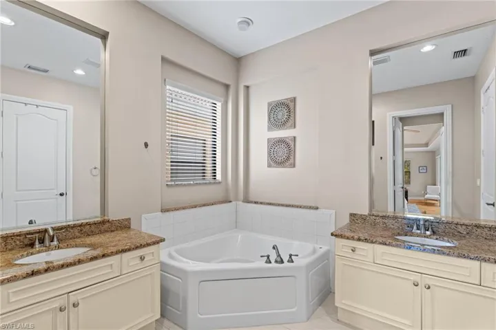 1406 Serrano Cir, Naples, Florida 34105