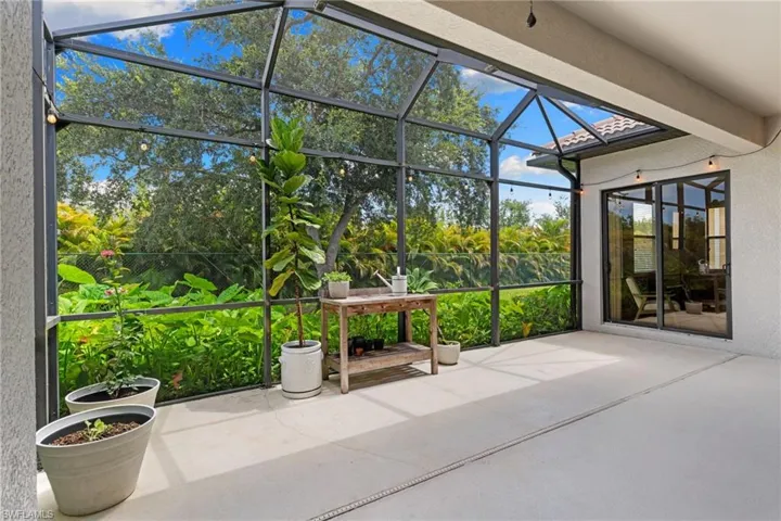 1406 Serrano Cir, Naples, Florida 34105