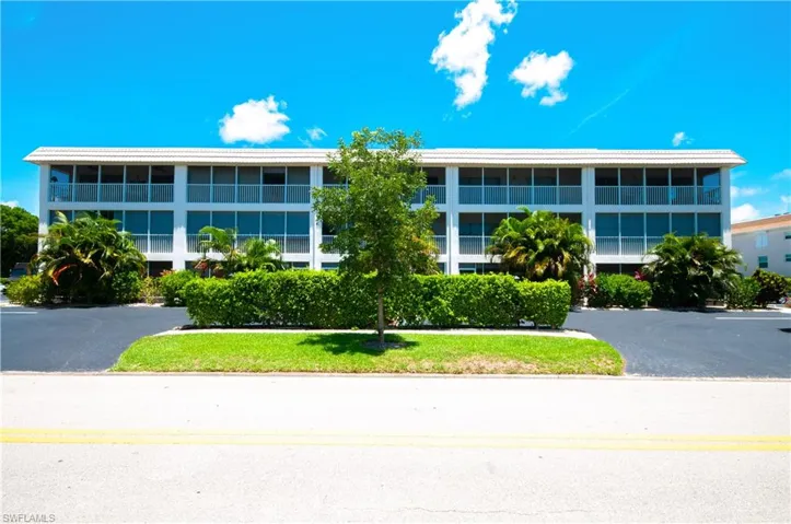View of apartment building / complex