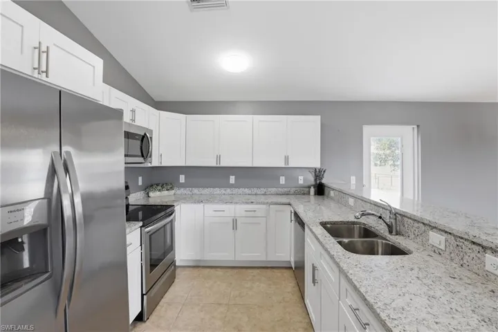 3017 Ne 2nd Ave, Cape Coral, Florida 33909