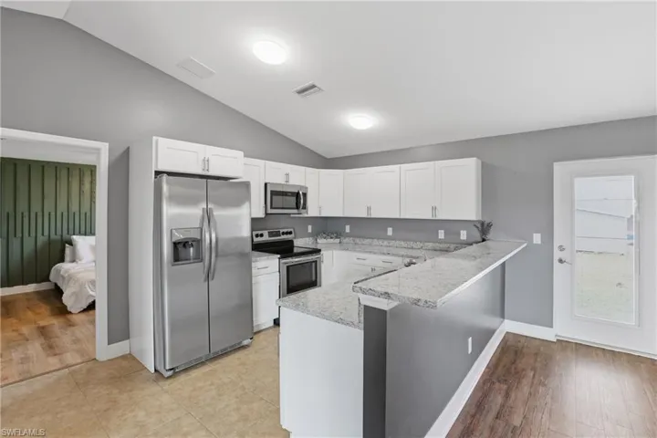 3017 Ne 2nd Ave, Cape Coral, Florida 33909