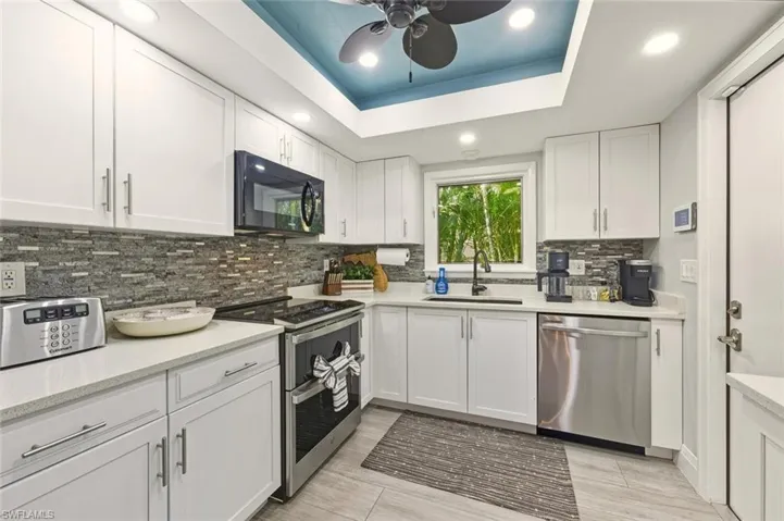 530 108th Ave N, Naples, Florida 34108