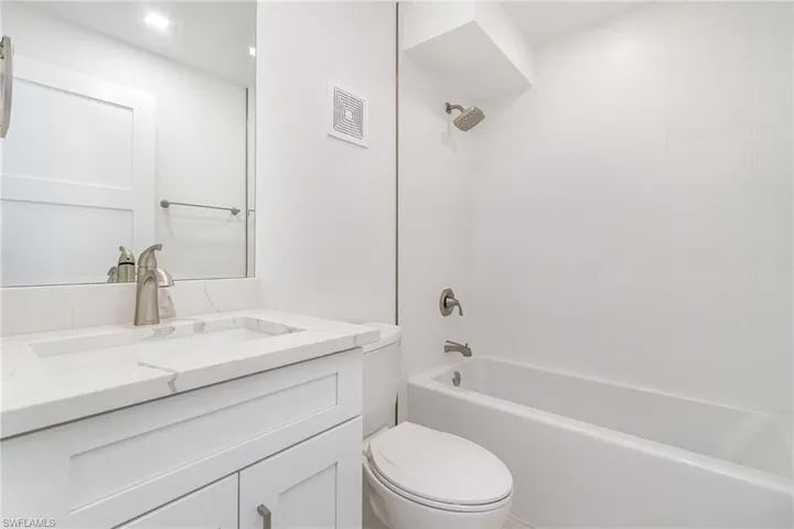 Guest Bath with Shower/Tub