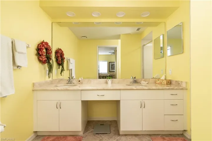 Master Bathroom En Suite