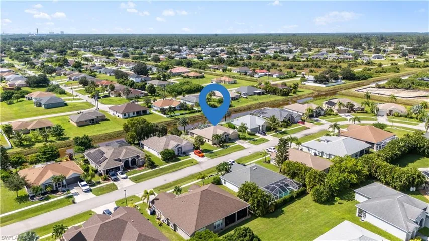 Birds eye view of property