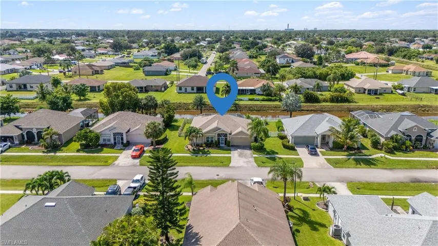 Birds eye view of property