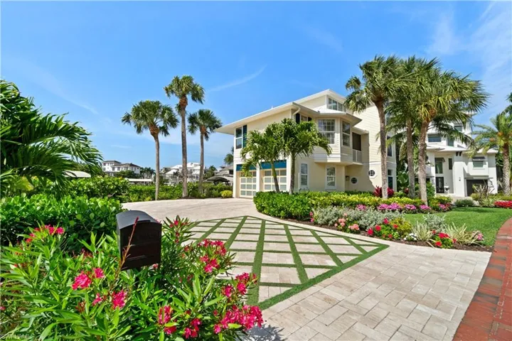 225 Bayfront Dr, Bonita Springs, Florida 34134