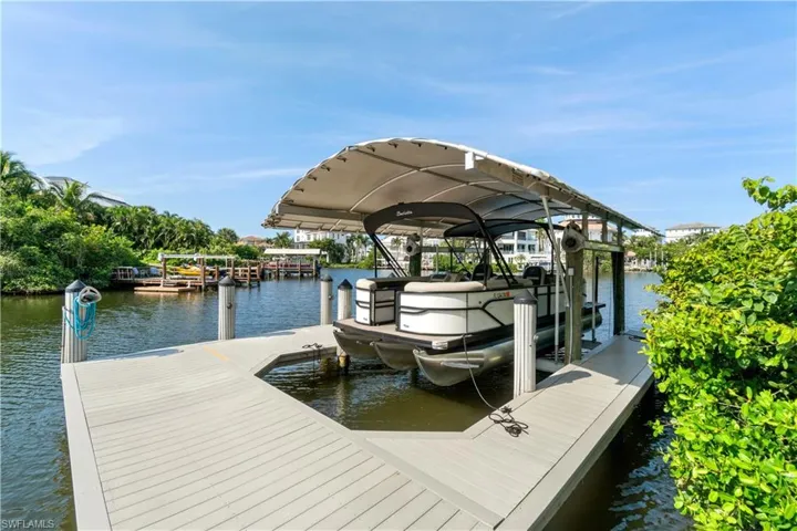 225 Bayfront Dr, Bonita Springs, Florida 34134