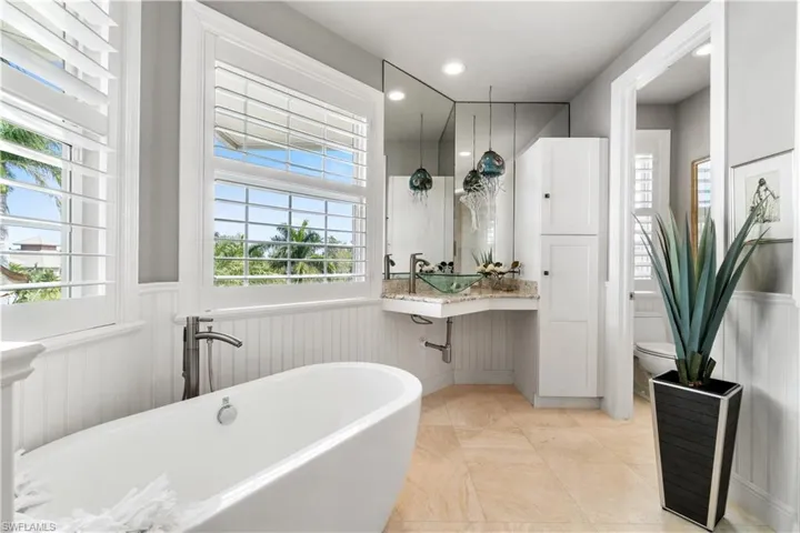 225 Bayfront Dr, Bonita Springs, Florida 34134