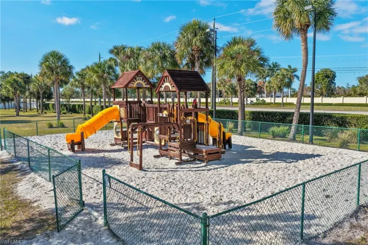 132  Santa Clara  DR, Naples, FL 34104