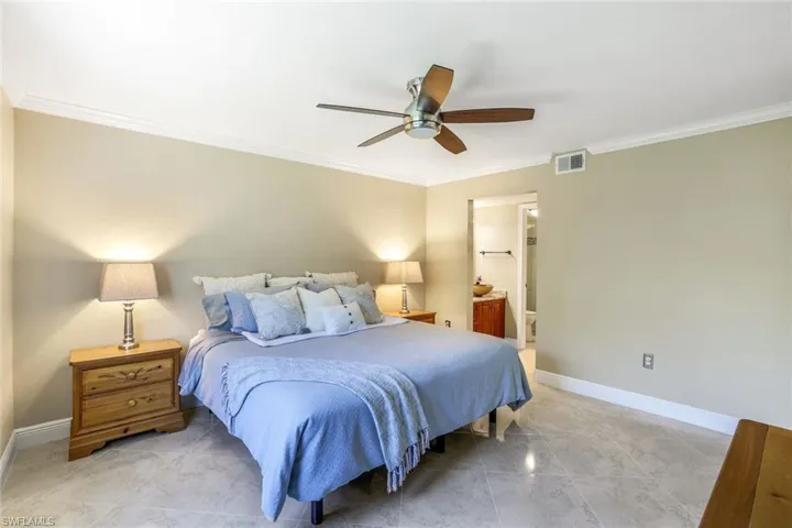 Large Primary Bedroom with King-Size Dual Adjustable Mattresses with Remotes/Massage