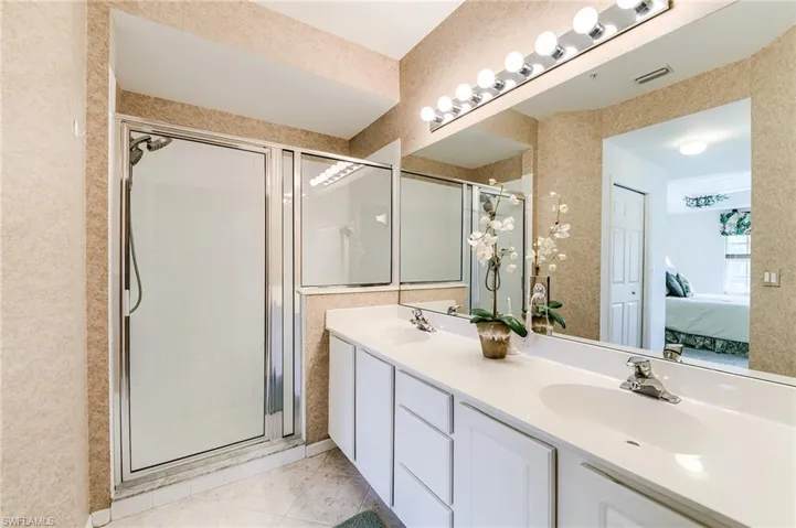1940  Willow Bend  CIR, Naples, FL 34109