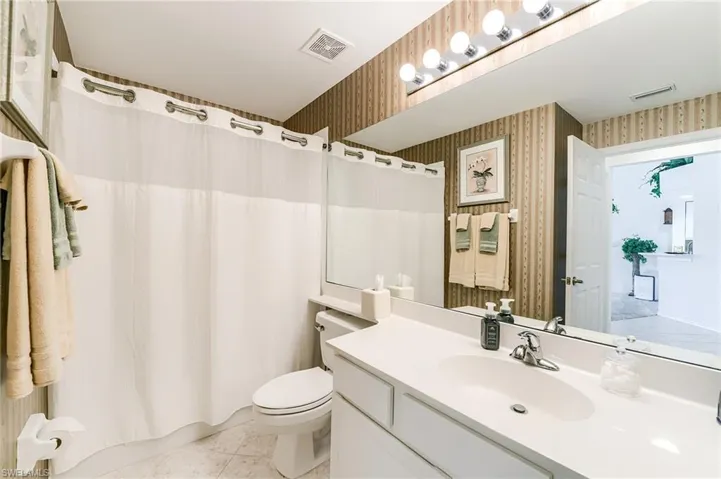 1940  Willow Bend  CIR, Naples, FL 34109