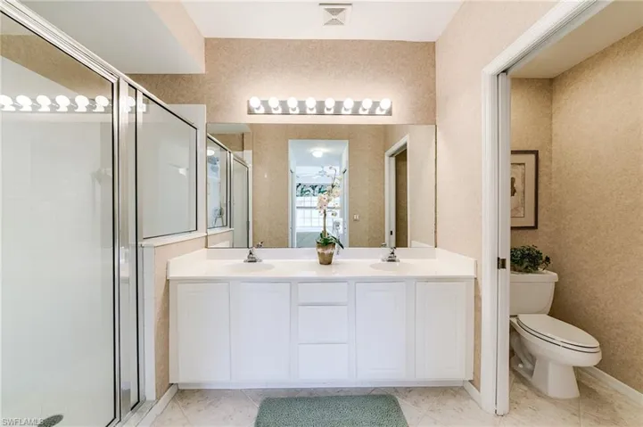 1940  Willow Bend  CIR, Naples, FL 34109