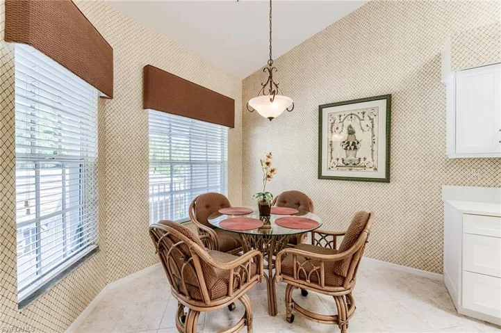 1940  Willow Bend  CIR, Naples, FL 34109