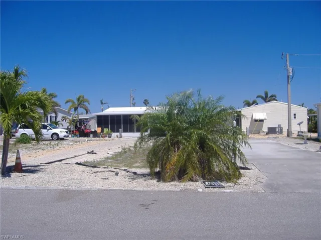 View of front  & driveway