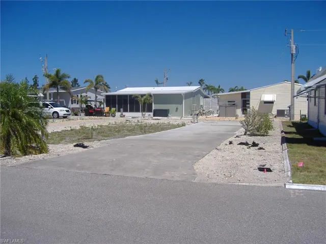 lot featuring driveway