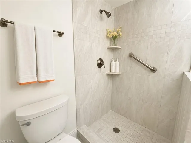 1087 Forest Lakes Dr 306, Naples, Florida 34105