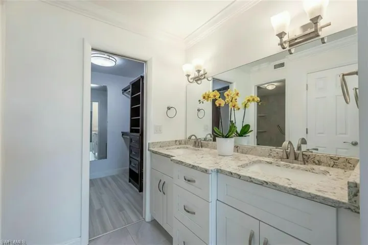 1087 Forest Lakes Dr 306, Naples, Florida 34105