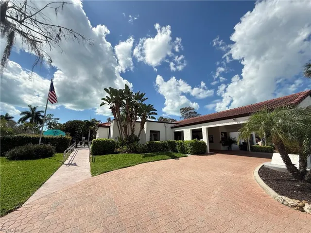 1087 Forest Lakes Dr 306, Naples, Florida 34105